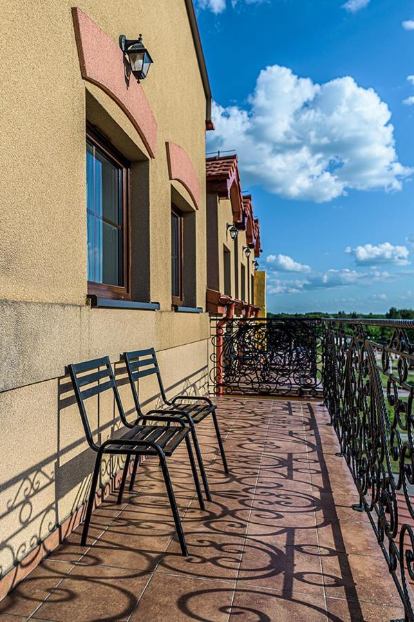 Hotel Stara Gorzelnia Licheń Exterior foto