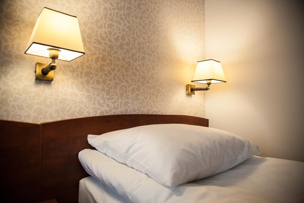 Hotel Stara Gorzelnia Licheń Habitación foto