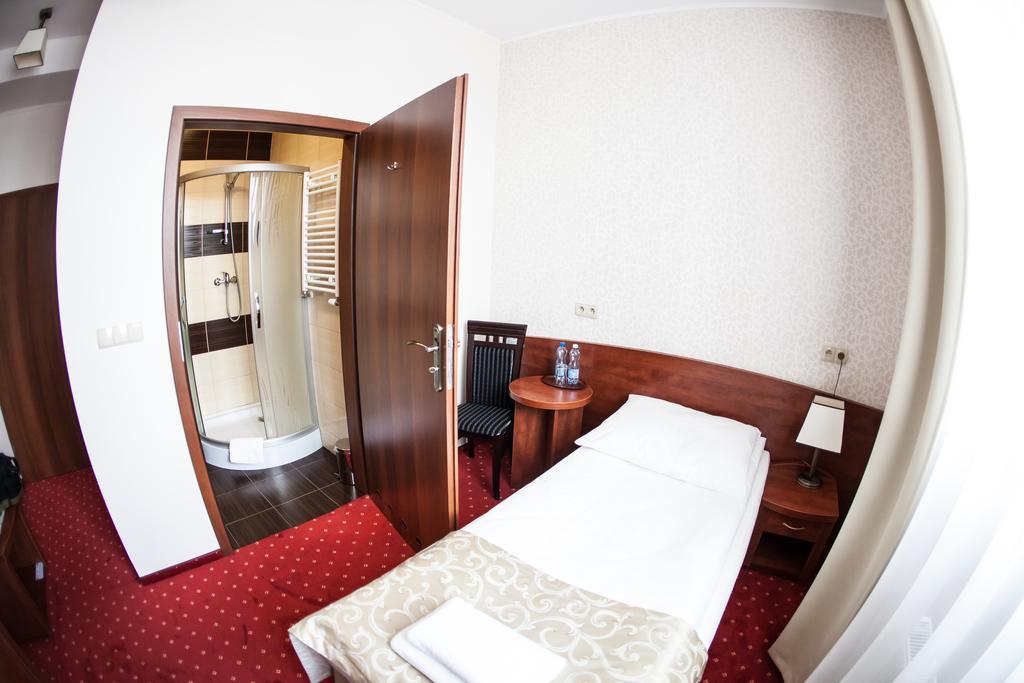 Hotel Stara Gorzelnia Licheń Habitación foto